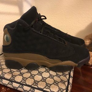Black and olive green Jordan 13’s